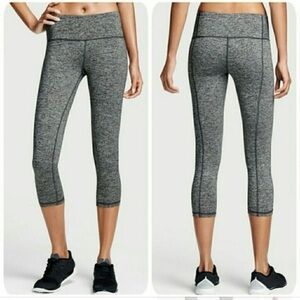 Victoria Secrets • Knockout Leggings (Capri Length)